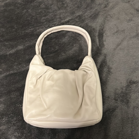Staud accent leather shoulder bag (cream) - Picture 5 of 6